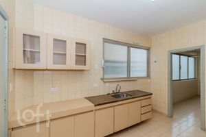 Image 17 - 882127