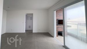 Image 6 - 882131