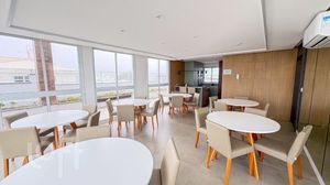 Image 11 - 882140