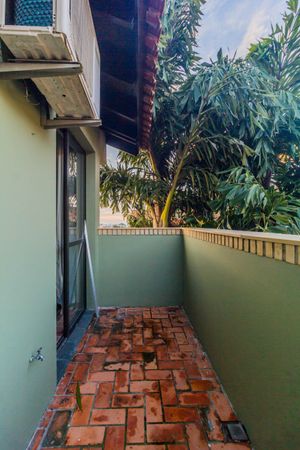 Image 30 - 882144
