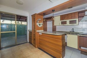 Image 33 - 882144