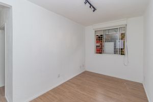 Image 1 - 882147