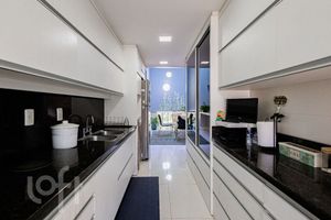 Image 8 - 882159