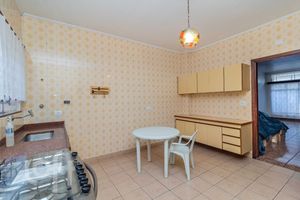 Image 3 - 882168