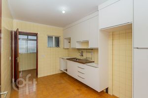Image 14 - 882182