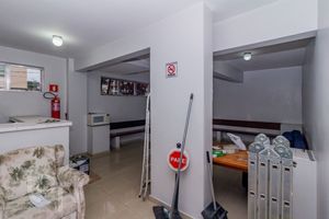 Image 24 - 882182