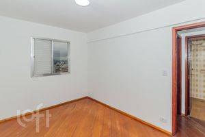 Image 8 - 882182