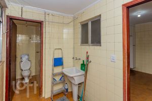Image 19 - 882182