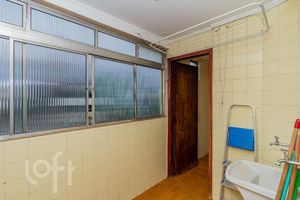 Image 18 - 882182
