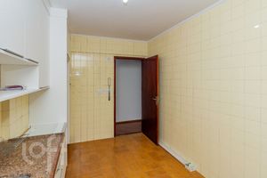 Image 16 - 882182