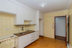 Image 17 - 882182