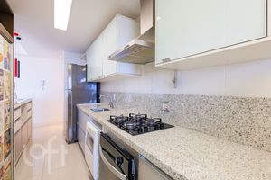Image 22 - 882208