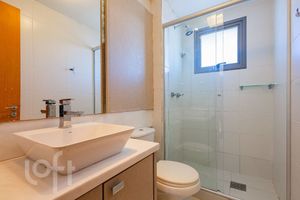 Image 19 - 882208