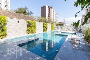 Image 9 - 882209