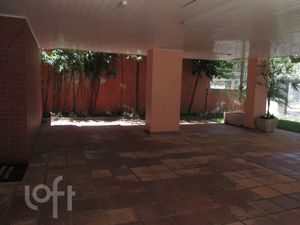 Image 15 - 882210