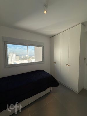Image 19 - 882211
