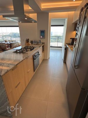 Image 11 - 882211