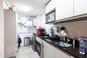 Image 39 - 882212