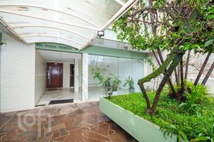 Image 16 - 882213
