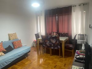 Image 8 - 882215