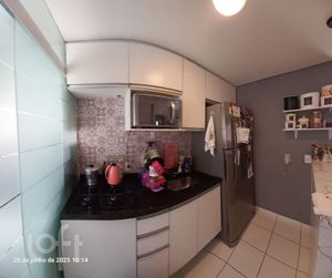 Image 10 - 882218