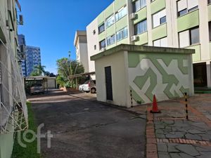 Image 24 - 882220