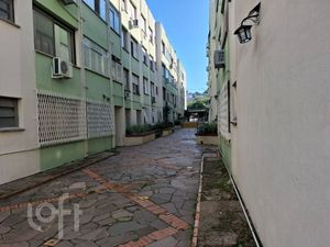 Image 17 - 882220