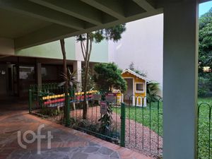 Image 19 - 882220