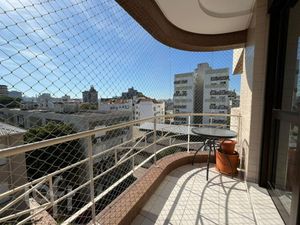Image 7 - 882231