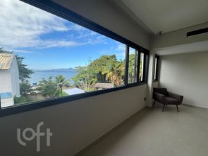 Image 8 - 882235