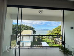 Image 13 - 882235