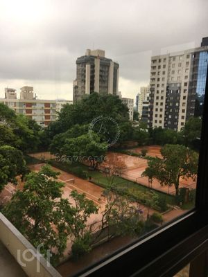 Image 6 - 882236