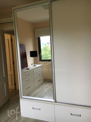 Image 19 - 882236