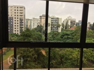 Image 5 - 882236
