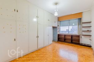 Image 15 - 882247