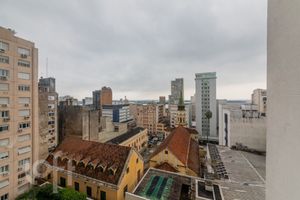 Image 18 - 882247