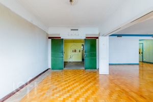 Image 4 - 882247