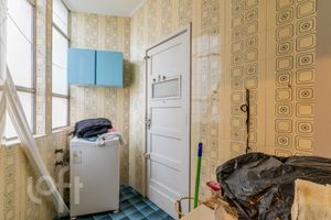 Image 13 - 882247