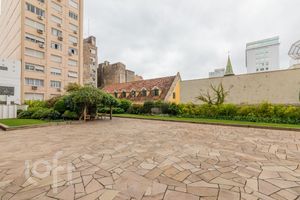 Image 24 - 882247
