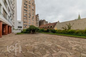 Image 25 - 882247