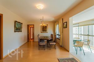 Image 4 - 882250
