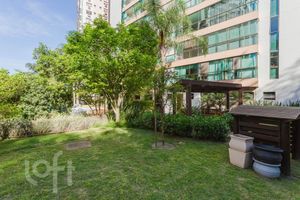 Image 32 - 882250