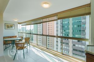 Image 6 - 882250