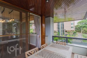 Image 8 - 882251