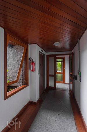 Image 35 - 882251