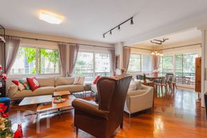 Image 4 - 882251