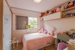 Image 10 - 882251
