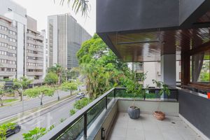 Image 19 - 882251
