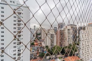 Image 17 - 882261