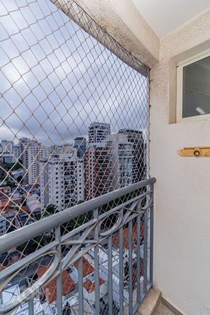 Image 16 - 882261